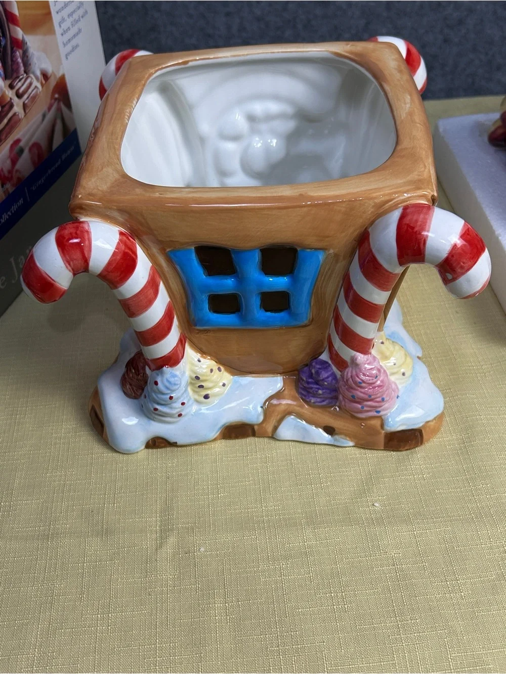 HomeTrends Whimsical Ceramic Festive Christmas Gingerbread House Cookie Jar OB